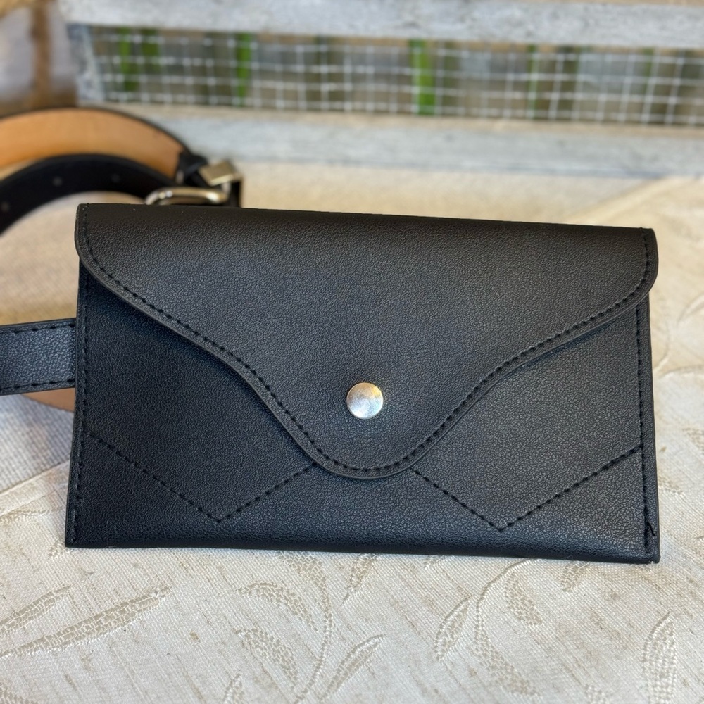 Faux Leather Thin Fanny Pack - Black with Silver Hardware - Waist Bag. M/L‎ size